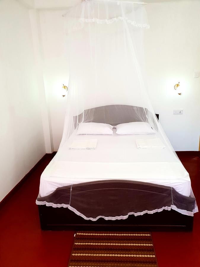 Adannz Bed & Breakfast เอลลา ภายนอก รูปภาพ