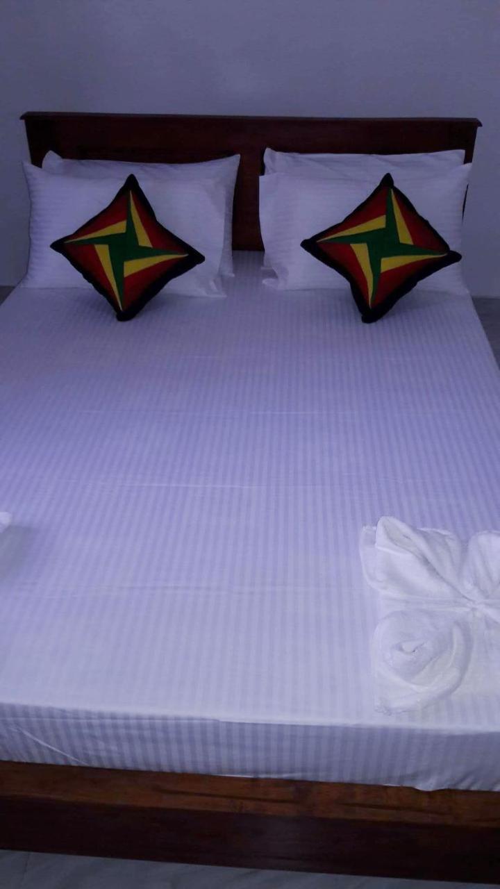 Adannz Bed & Breakfast เอลลา ภายนอก รูปภาพ
