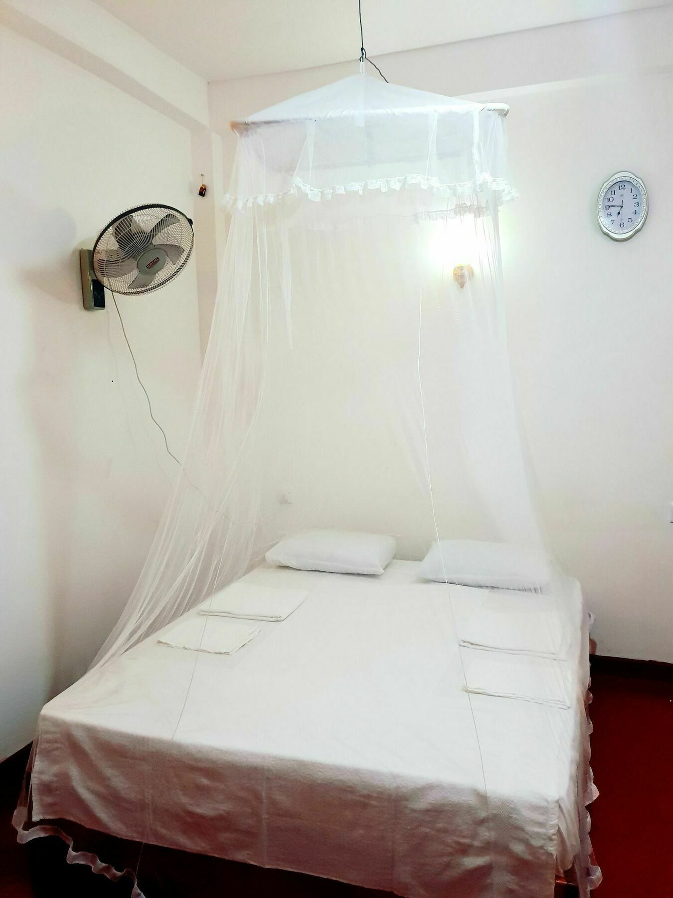 Adannz Bed & Breakfast เอลลา ภายนอก รูปภาพ